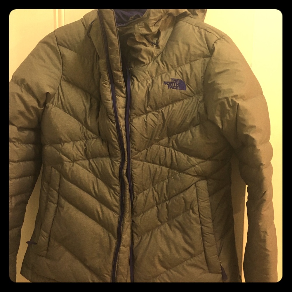 Women's small north face puffy jacket